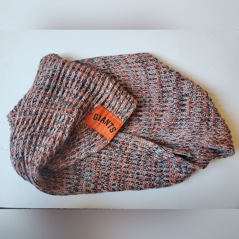 Forever collectables Giants team scarg knit scarf